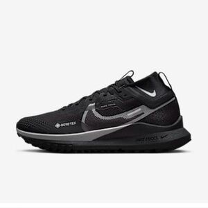Nike Men's Black and Gray Sneakers